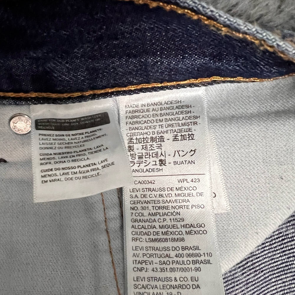 Like New Men’s Levi’s Blue Denim Shorts - Picture 6 of 8